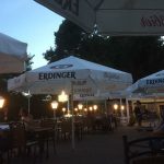 Biergarten bei Nacht